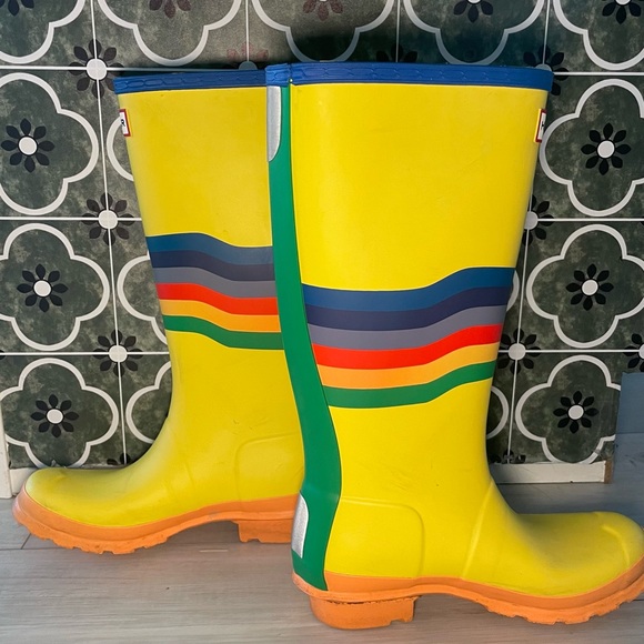 HUNTER 🌈 Yellow & Rainbow Stripe Wellys - Picture 6 of 9